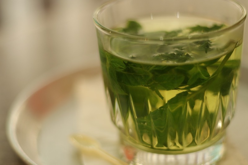 WIE EINE TISANE ZU CANNABIS LEGAL ZUBEREITEN