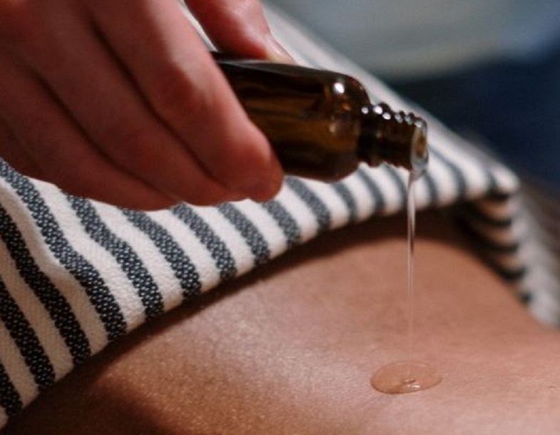 Anwendung eines Öls bei Muskelschmerzen