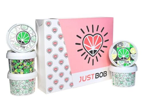 Valentinstags-Kit mit rosa JustBob-Box und dekorierten leichten Cannabisgläsern.
