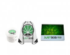 Werbeset mit JustBob, kalender und gesiebtem weißen Behälter mit Etikett 